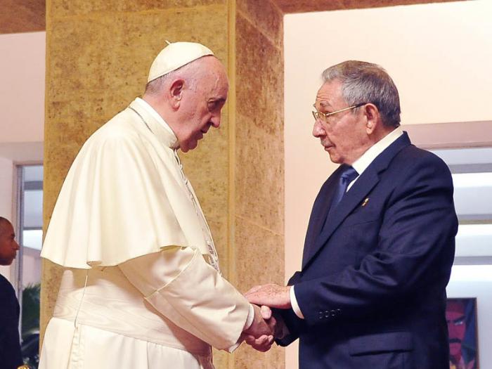 Raúl Castro y Papa Francisco