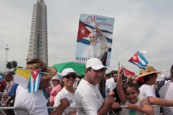pueblo que asistio a la santa misa