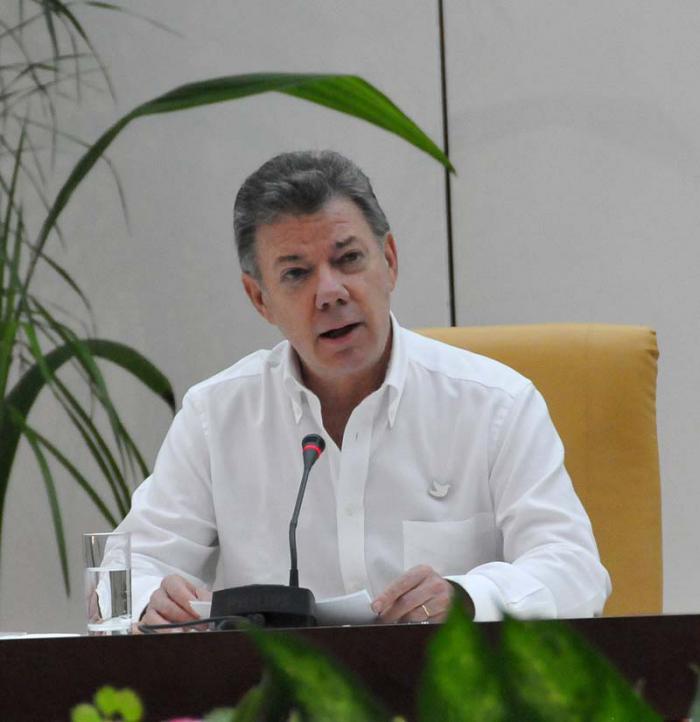 El General de Ejército Raúl Castro Ruz, Presidente de los Consejos de Estado y de Ministros; Comandante Timoleón Jiménez, Rodrigo Londoño Echeverri, alias “Timochenko”, y el presidente de la República de Colombia, Juan Manuel Santos,dieron a conocer un acuerdo alcanzado por las partes en materia de justicia transicional.