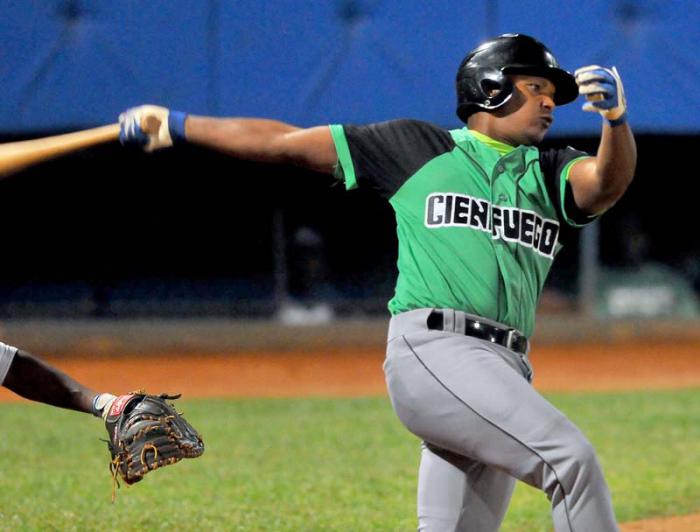 Yusniel Ibáñez castigó al pitcheo granmense