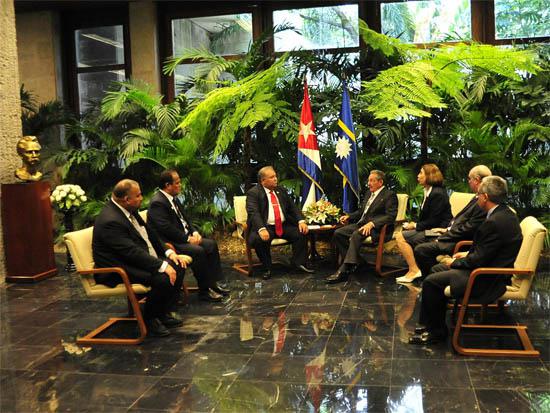 El presidente cubanos Raúl Castro sostuvo conversaciones oficiales con el Presidente de Nauru