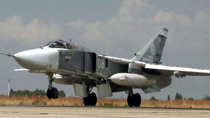 Los cazabombarderos rusos han destruido depósitos de municiones, armas y accesorios de los grupos armados del EI .