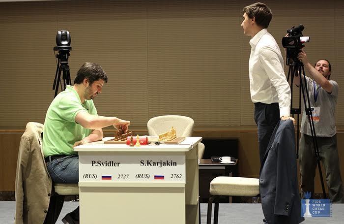 Karjakin (derecha) fue inexpugnable en su remontada.