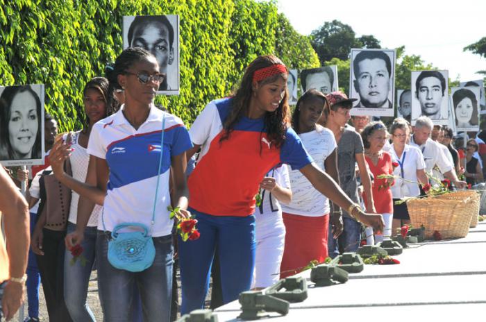 Sabotaje al avión de Cubana de aviación- Aniversario 39.- peregrinacion por las victimas.