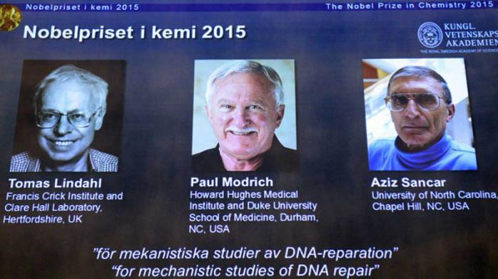 De izquierda a derecha, Tomas Lindahl (Suecia), Paul Modrich (EE.UU.) y Aziz Sancar (Turquía), ganadores del Nobel de Química 2015.  