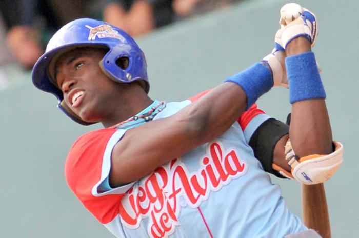 Serie Nacional 54 Equipo Ciego de Avila LUIS ROBERT MOIRAN