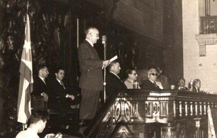 La gráfica muestra el acto oficial de surgimiento del Instituto de Meteorología, efectuado en la noche del 12 de octubre de 1965 en el Capitolio Nacional