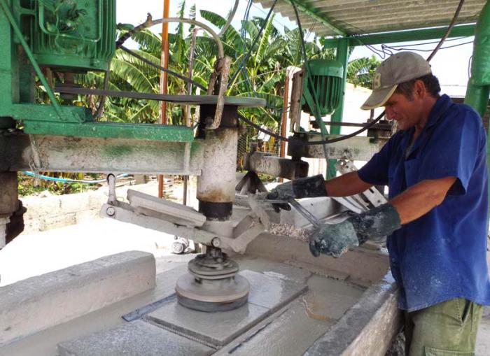 En cada fábrica o pequeño taller se gana la batalla por la calidad de las producciones. 