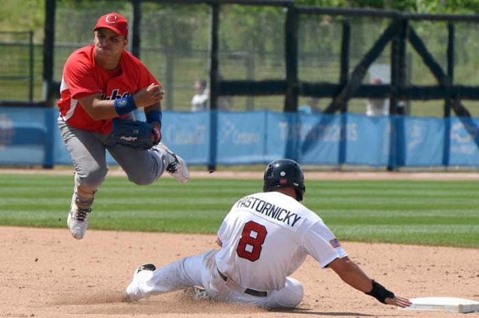 Beisbol-semi cuba vs eeuu  gana el equipo de los estados unidos quien deja al campo al equipocubano en el 9no ining