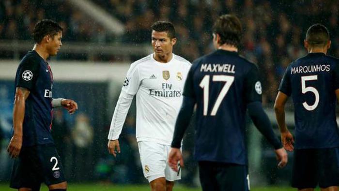 Ronaldo (centro) continuó como líder de los goleadores del torneo, pese a no marcarle al PSG.