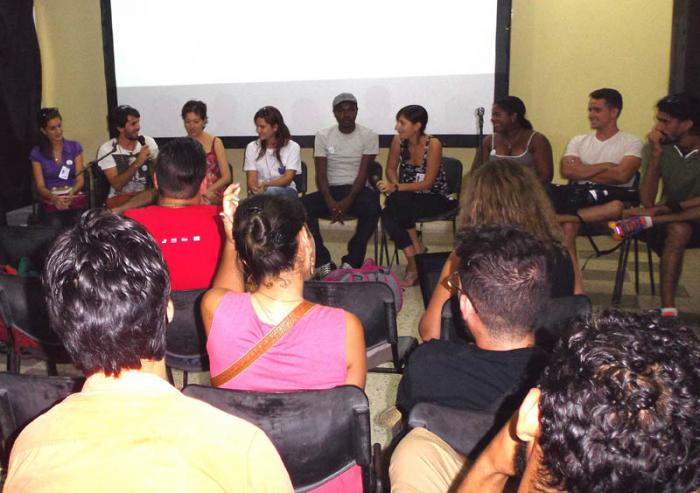Jóvenes realizadores que han podido concretar sus proyectos expusieron sus experiencias durante las jornadas de El Almacén de la Imagen.
