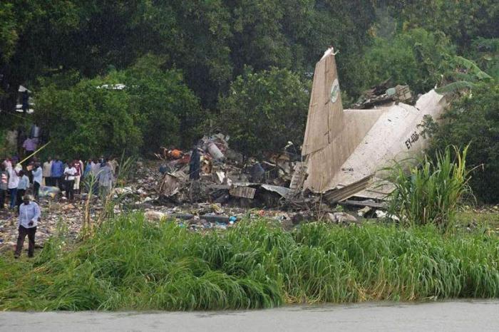 Fragmentos de avión ruso estrellado en Sudán del Sur.
