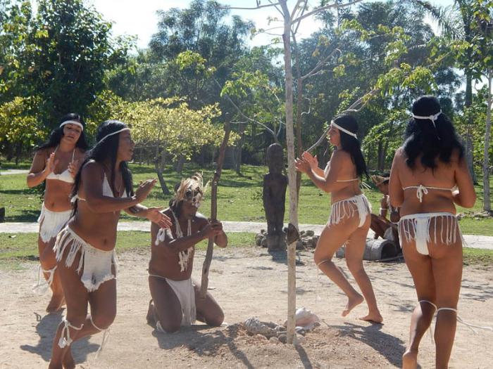 Baile areito, de invocación a los dioses, escenificado por pobladores actuales de Cayo Bariay