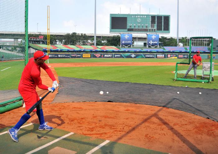 Entrenamiento del equipo cuba previo a la inauguracion del super 12