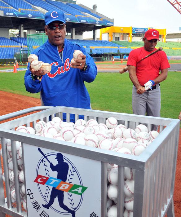 Entrenamiento del equipo cuba previo a la inauguracion del super 12