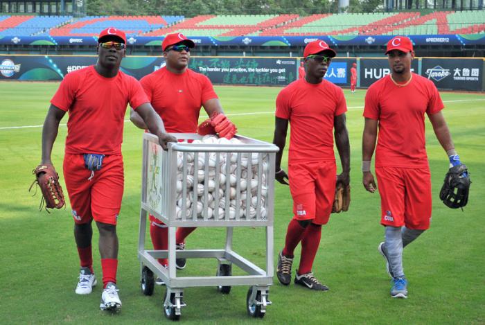 Entrenamiento del equipo cuba previo a la inauguracion del super 12