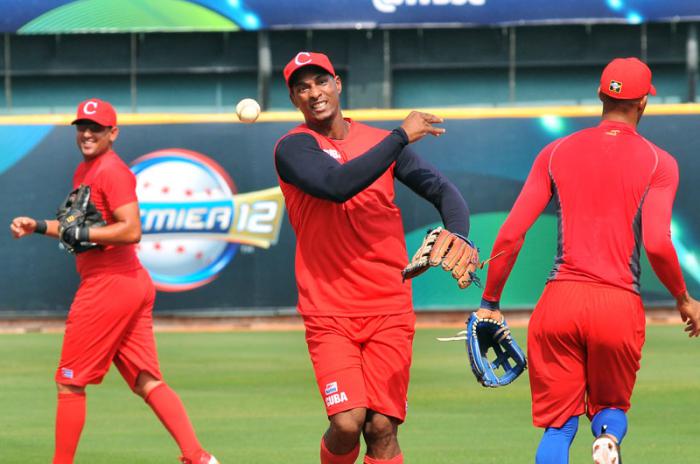 Entrenamiento del equipo cuba previo a la inauguracion del super 12