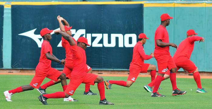 Entrenamiento del equipo cuba previo a la inauguracion del super 12