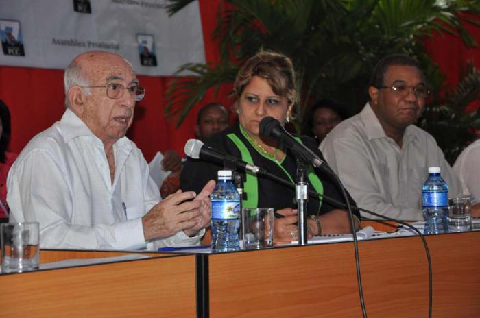 En la asamblea cienfueguera Machado Ventura instó a velar por el buen resultado integral y por el correcto acabado de las construcciones en las inversiones.