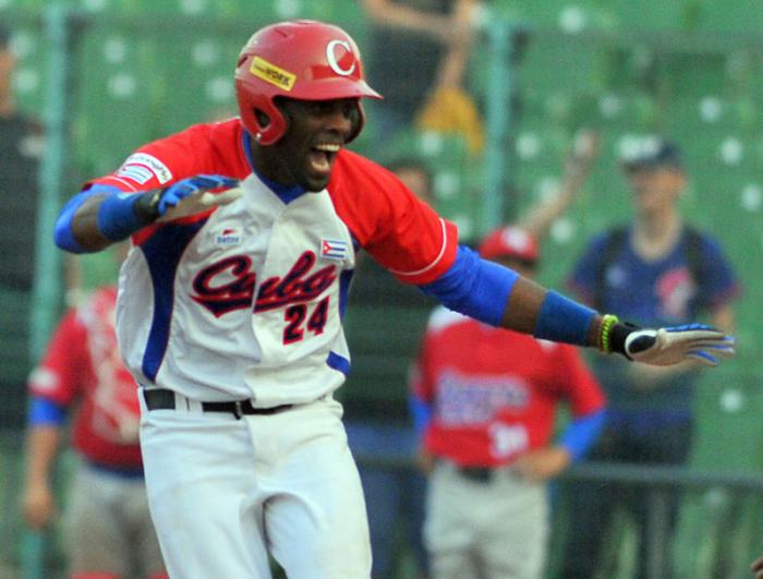 Beisbol-cuba-Premier12-3ser partido Cuba vs Puerto Rico ganado x cuba en extra ining yasiel santoya da hit ganador