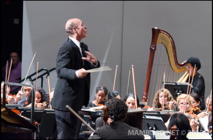 El maestro Guido López- Gavilán en una de las ocasiones especiales en que ha dirigido la Orquesta Sinfónica Nacional.