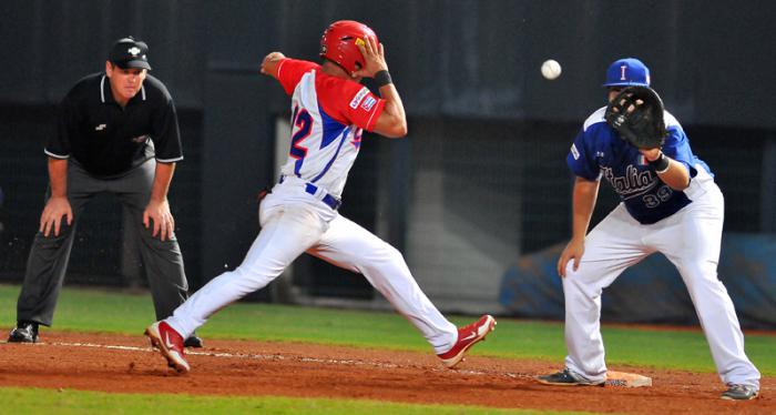 Beisbol-cuba-Premier12-5to juego cuba vs italia gana cuba 2 x 1 victoria de lanzador Livan Moinelo