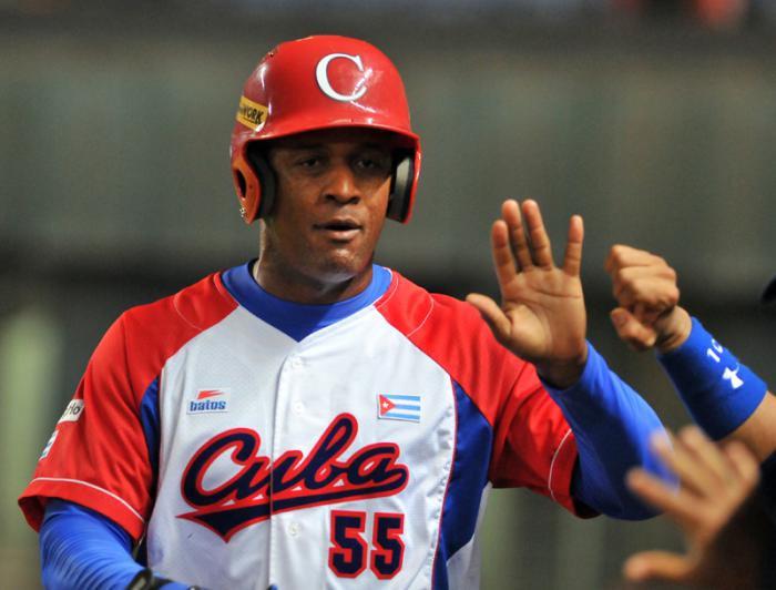 Beisbol-cuba-Premier12-5to juego cuba vs italia gana cuba 2 x 1 victoria de lanzador Livan Moinelo Alexander Malleta anota la carrera del empate
