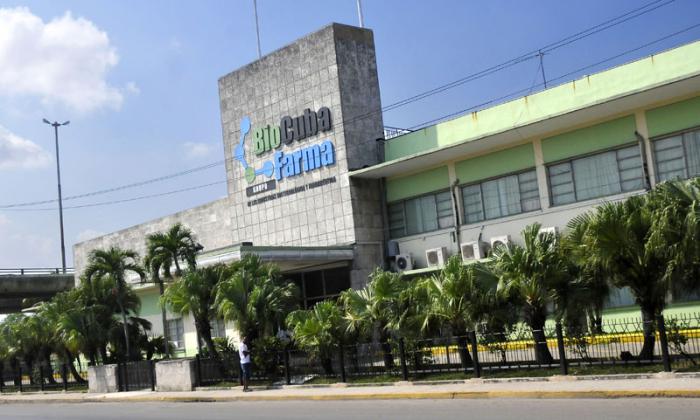 Edificio del Grupo Bio Cuba Farma, en Boyero y 100