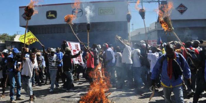 La oposición haitiana formuló una advertencia al gobierno en medio de la violencia desatada. 
