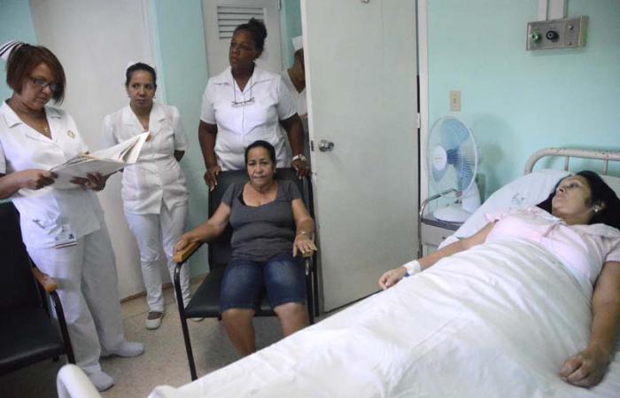 Centro Nacional del Cirugía Mínimo Acceso. Msc. Lic Rosa María Torres (Jefa del Dpto de Enfermería)