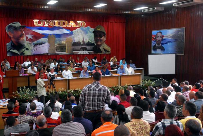Asamblea provincial del Partido Comunista de Cuba (PCC), realizada en la ciudad de Bayamo, provincia de Granma, Cuba, el 4 de diciembre de 2015.   ACN  FOTO/ Armando Ernesto CONTRERAS TAMAYO/ rrcc