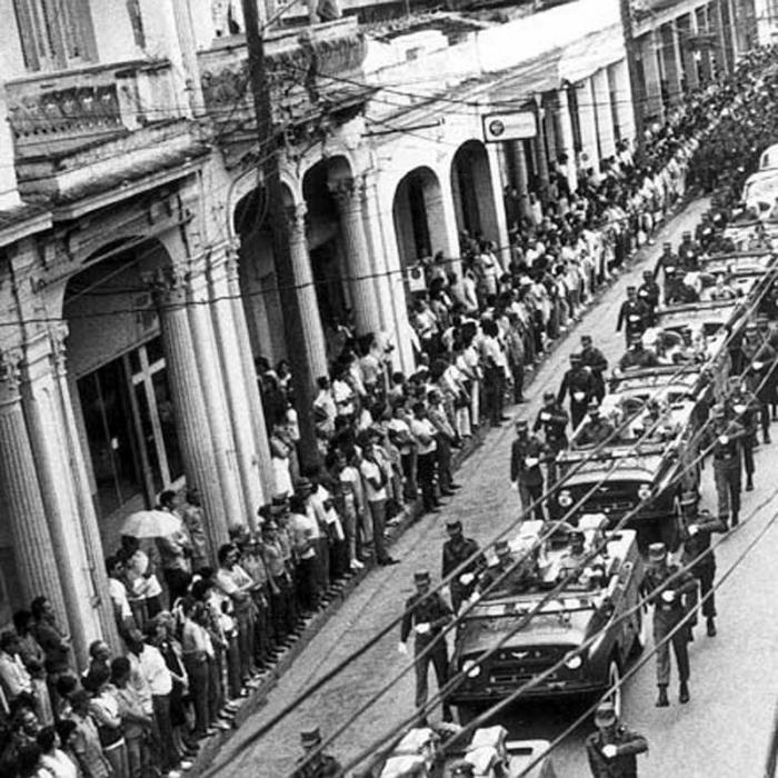 El pueblo despidió a los combatientes de angola.