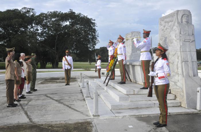 Acto Político y Ceremonia Militar en ocasión del Aniversario 119 de la caída en combate del Mayor General Antonio Maceo Grajales Lugarteniente General del Ejercito Libertador y su ayudante el Capitán Panchito Gómez Toro. Y del aniversario 26 de la operación Tributo.
Este acto fue presidido por el miembro del Buró Político del Comité Central del PCC y Héroe de la República de Cuba, General de Cuerpo de Ejército Ramón Espinosa Martín, Viceministro de las FAR, Lázara Mercedes López Acea. Primera Secretaria del Comité Provincial del Partido en La Habana y Vicepresidenta del Consejo de Estado y Ministro, así como otros jefes y oficiales de las FAR.
Combatientes, estudiantes y jóvenes de las FAR depositaron ofrenda floral.