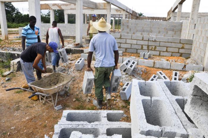 Construcción de obras de Salud en Mayabeque