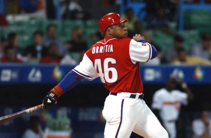 El tunero Osmani Urrutia, único bateador con cuatro títulos de bateo promediando más de 400