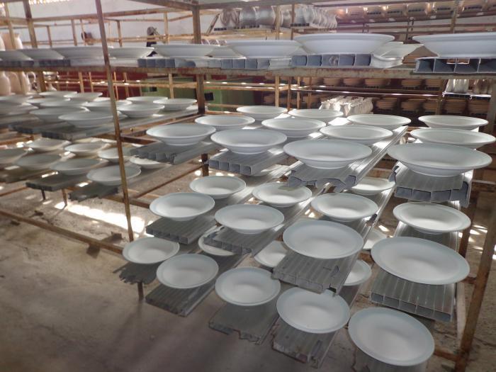 Taller Primero de Enero que se dedica a la producción de cerámica utilitaria, ornamental y artística