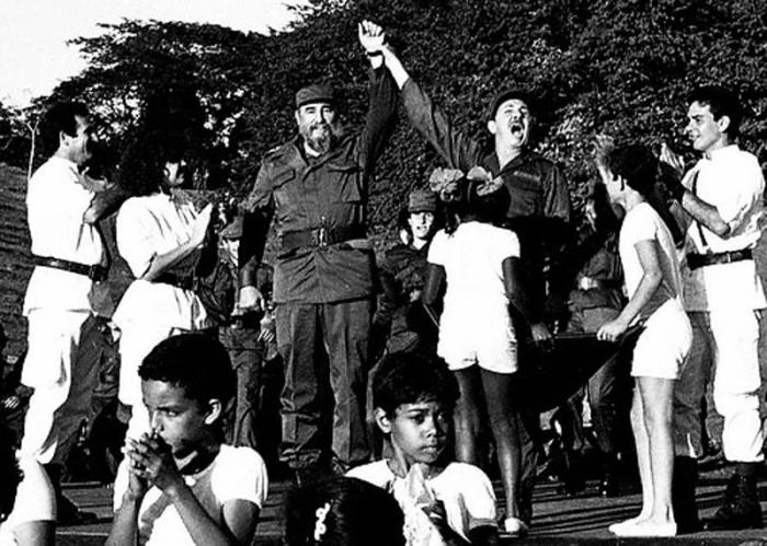 Fidel y Raúl en Cinco Palmas, 30 años después.