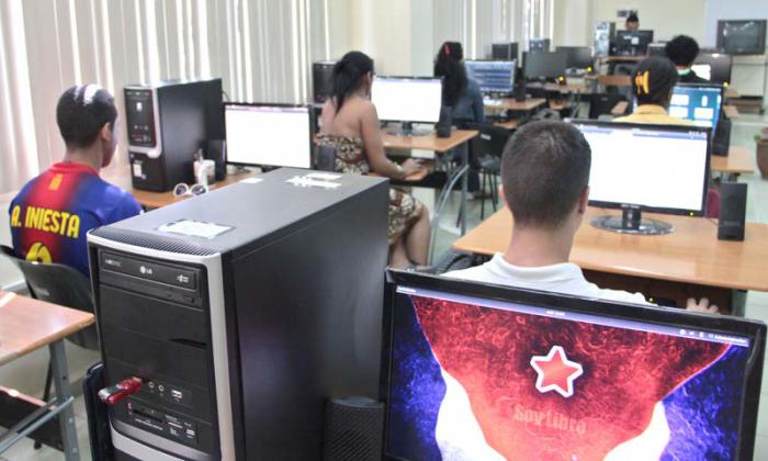 La Universidad de las Ciencias Informáticas: una de las instituciones que aporta capital humano para los procesos de informatización de la sociedad cubana. 