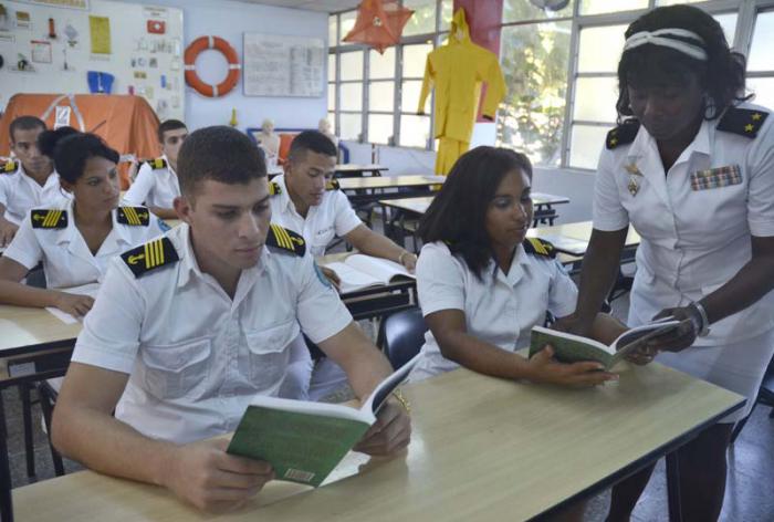 Academia Naval Granma Orden Antonio Maceo. Mariceli Paz Cañet (Capitán de Fragata y Segundo Jefe de Cátedra de Ciencias Sociales)