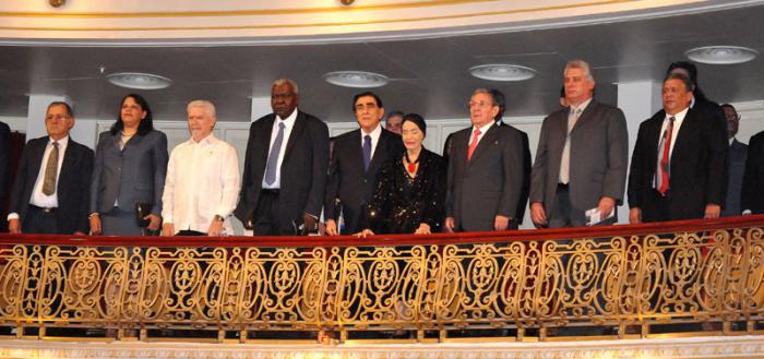 Reapertura del Gran Teatro de la Habana Alicia Alonso ,estando presentes el general de ejército Raúl Castro Ruz Pesidente de los Consejos de Estado y de Ministro de la República de Cuba, Miguel Díaz Canel, Ramiro Valdez, Esteban Lazo, Mercedes López Acea y Alicia Alonso.