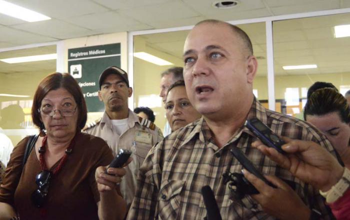 Recorrido de Prensa con el Ministro de Salud Pública por instituciones de Salud que conluyen el proceso inversionista. Hospital Clinico Quirurgico Hermanos Amejeiras. Roberto Morales Ojeda (Ministro de Salud)