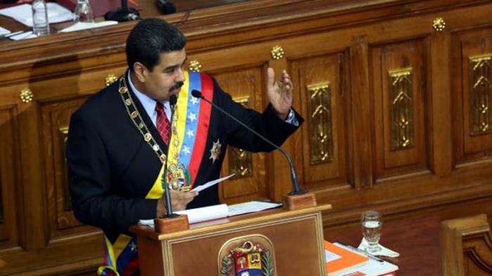 Desde la sede del Parlamento, Maduro llamó a las fuerzas políticas del país para fortalecer la economía y preservar la paz.