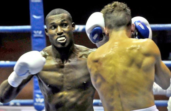 Serie mundial de Boxeo cuba vs inglaterra Julio Cesar La Cruz 81 kg derrota a Jhon Newel