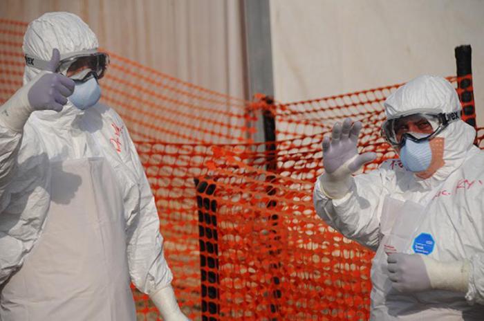 El uso correcto del vestuario garantizó la protección imprescindible de los médicos cubanos en la lucha contra el virus del ébola.