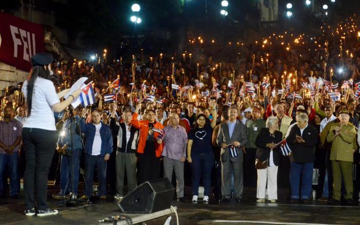 Marcha de las antorchas conmemorando el natalicio de José Martí, Jennifer Bello, presidenta de la Federación Estudiantil Universitaria (FEU) y miembro del Consejo de Estado.