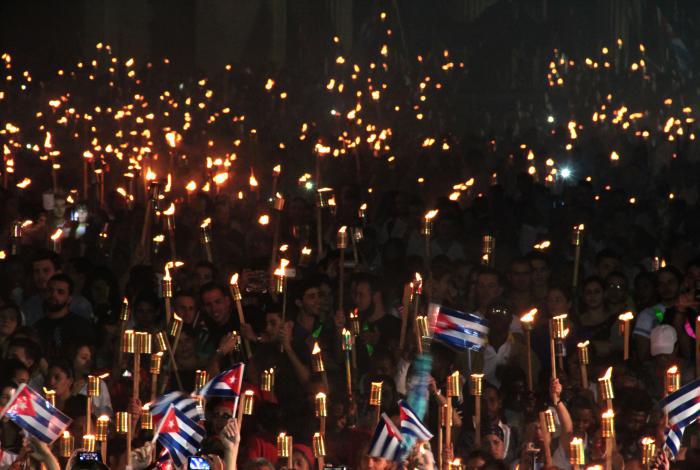 Marcha de las antorchas conmemorando el natalicio de José Martí.