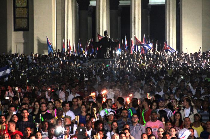 Marcha de las antorchas conmemorando el natalicio de José Martí.