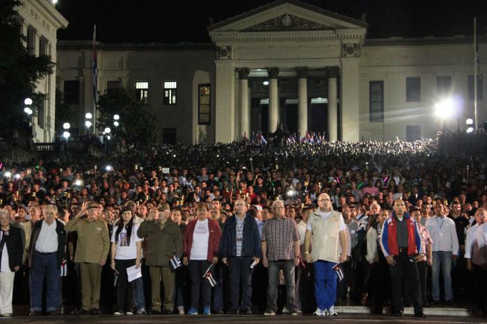Marcha de las antorchas conmemorando el natalicio de José Martí, presidió la marcha Raúl Castro Ruz, Presidente de los Consejos de Estado y de Ministros de la República de Cuba y Primer Secretario del Comité Central del PCC, junto a José Mujica expresidente de Uruguay.