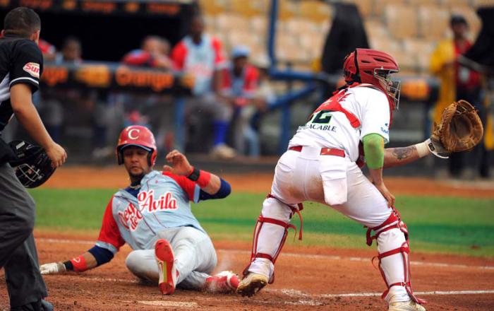Serie Caribe Dominicana 1 mer juego CUB vs MEX Yulieski Gourriel anota la 1mera carrera de cuba.