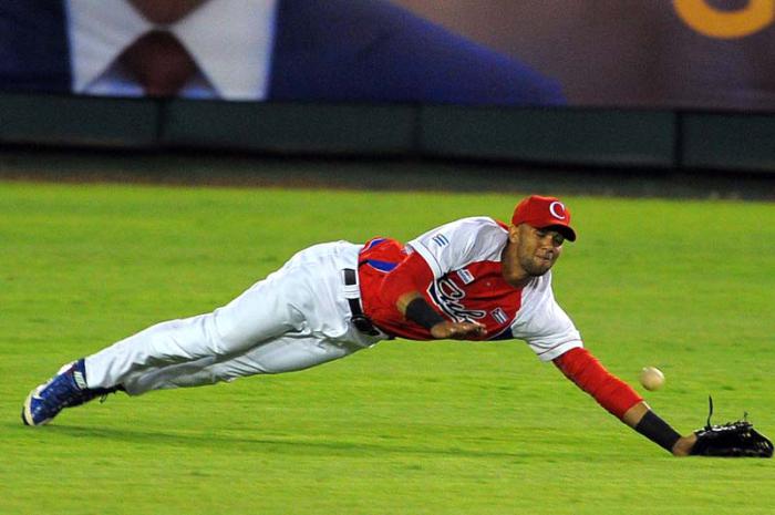 Serie Caribe Dominicana 1 mer juego CUB vs PR jugada en 1mera base jugada en el LF Lourdes Gourriel